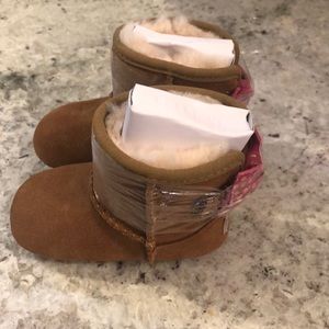 Ugg NWT Jessie Bow II Chestnut Metallic Pink Dot